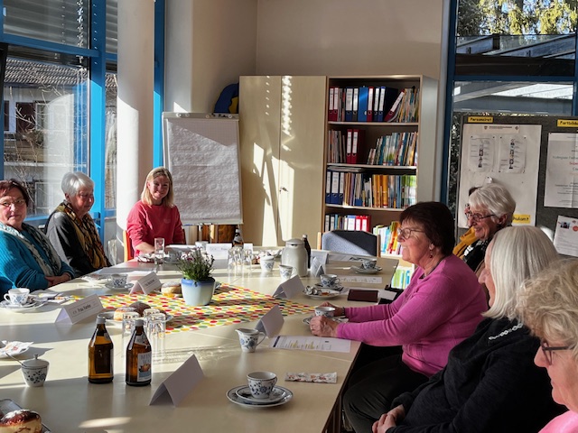 Grossansicht in neuem Fenster: Treffen - 3