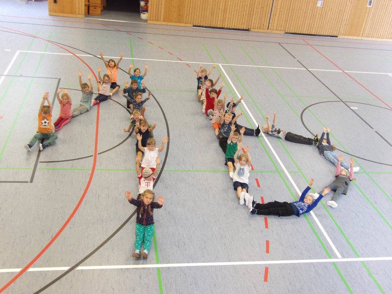 Grossansicht in neuem Fenster: Klassenfoto 1b