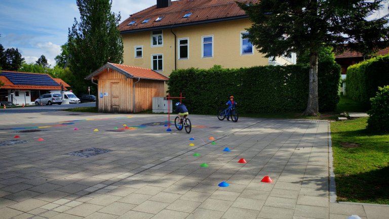Grossansicht in neuem Fenster: Fahrrad - 5 Grossansicht in neuem Fenster: Fahrrad - 5